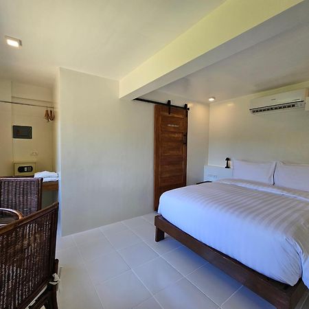 Edgewater Dive & Spa Resort Puerto Galera Exterior foto
