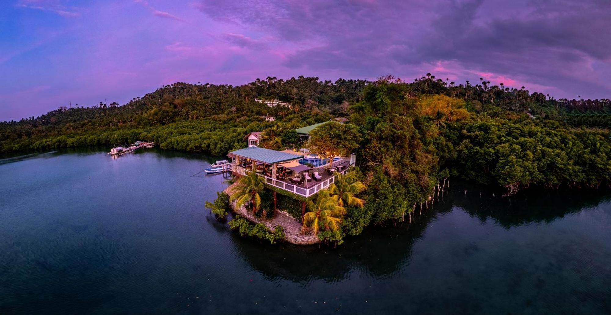 Edgewater Dive & Spa Resort Puerto Galera Exterior foto