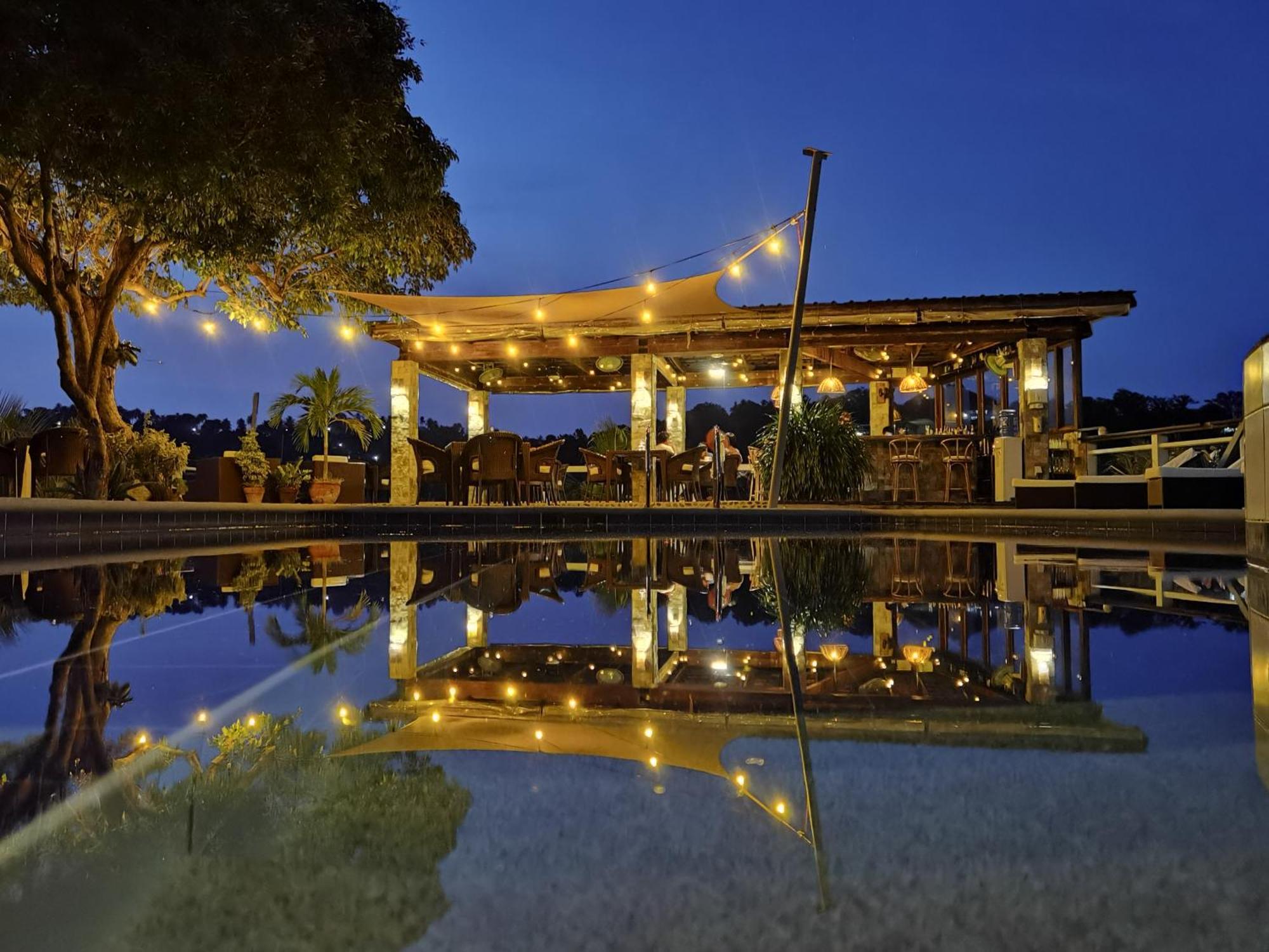 Edgewater Dive & Spa Resort Puerto Galera Exterior foto