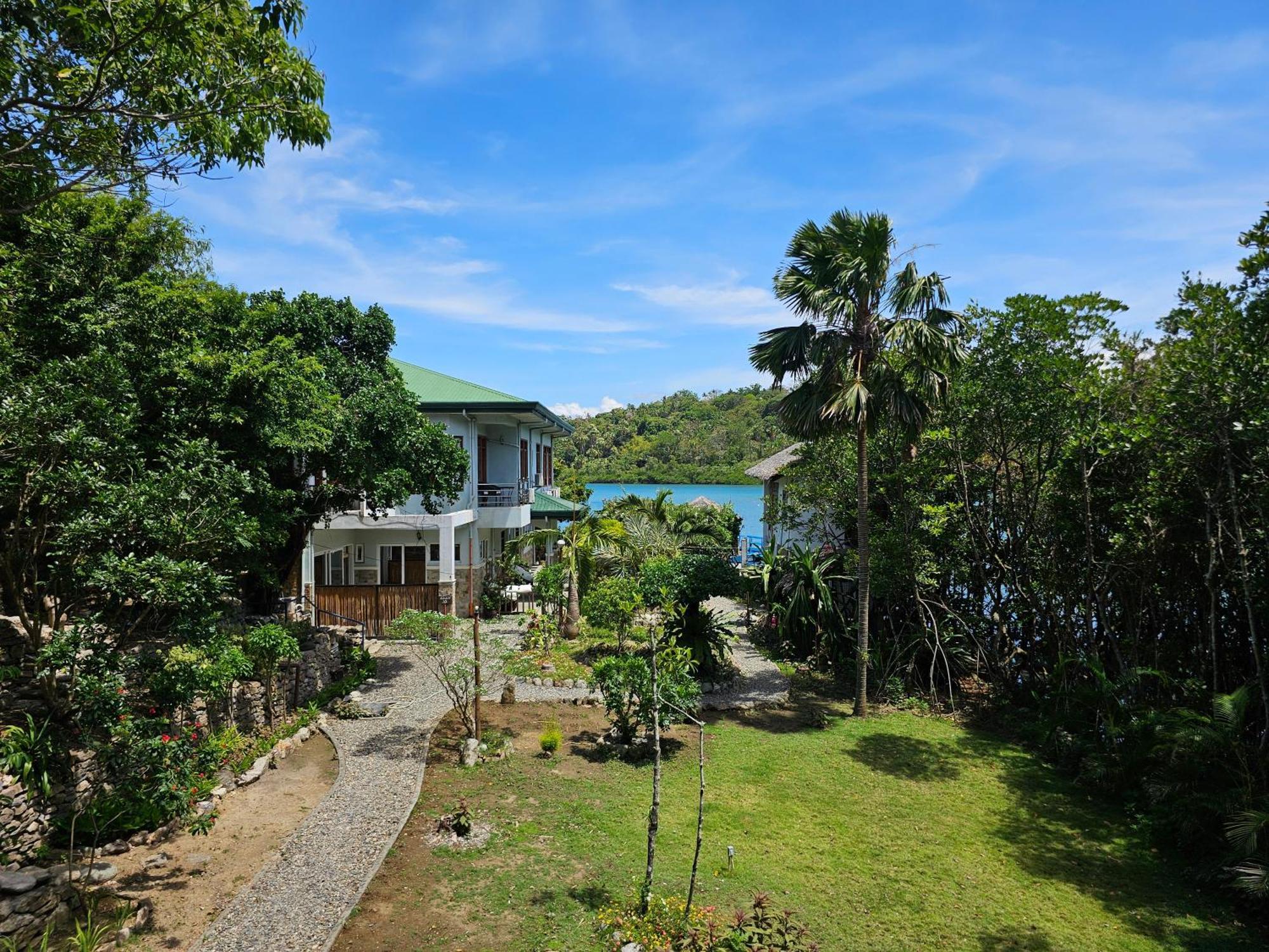 Edgewater Dive & Spa Resort Puerto Galera Exterior foto